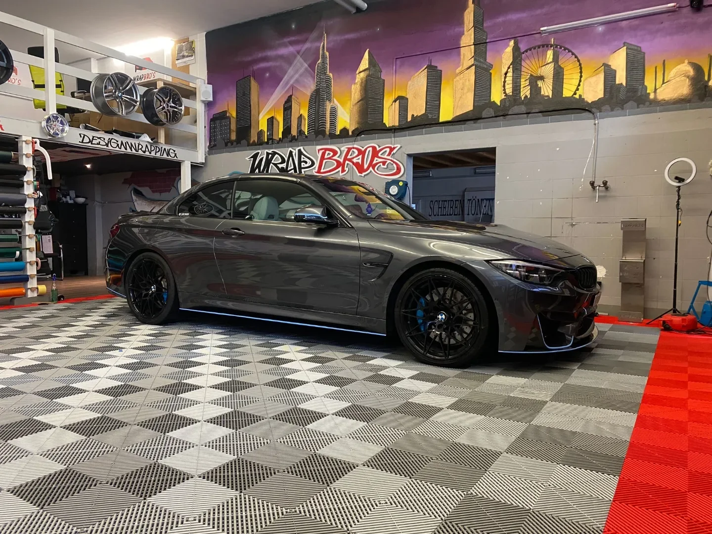 BMW M4, Teilfolierung + Beschriftung