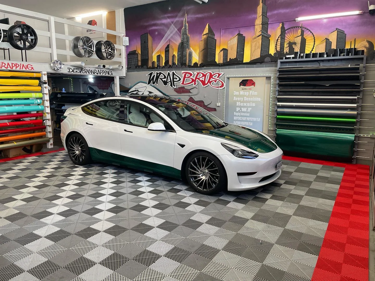 Tesla Model 3, Teilfolierung