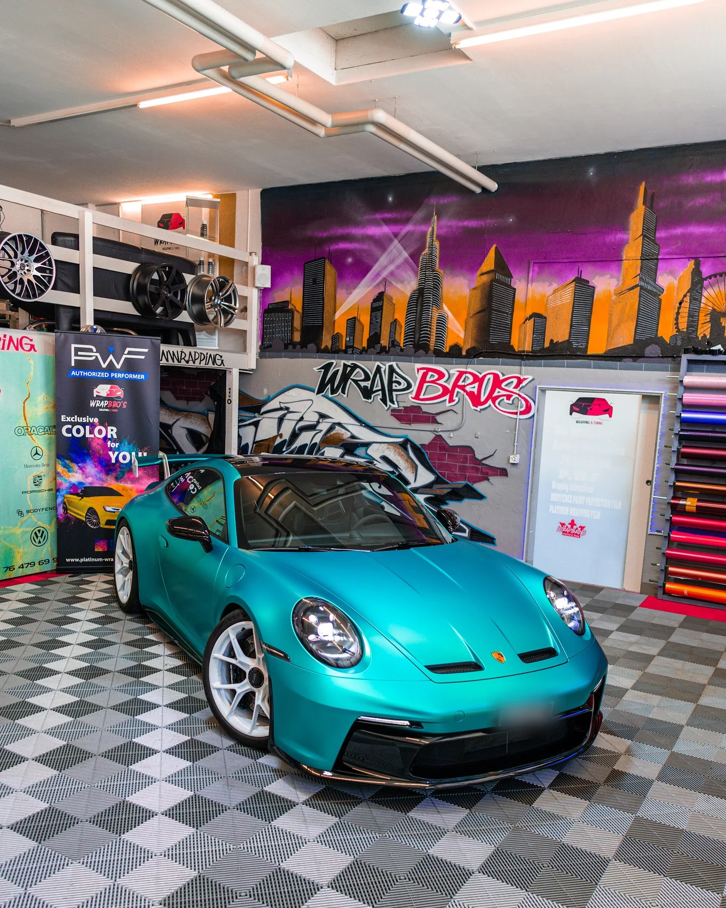 Porsche 911 GT3, Folierung + Lackierung