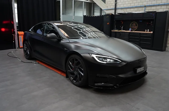 Tesla, PPF, Bild 1